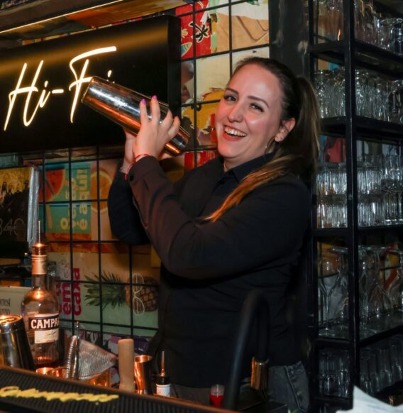 Encouraçado Butikin celebra o Dia das Mulheres com curso de coquetelaria e show especial em Porto Alegre