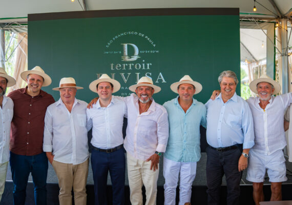 Primeira Vindima do Terroir Divisa marca início oficial da colheita das uvas e união entre Gramado Parks e Coobrastur