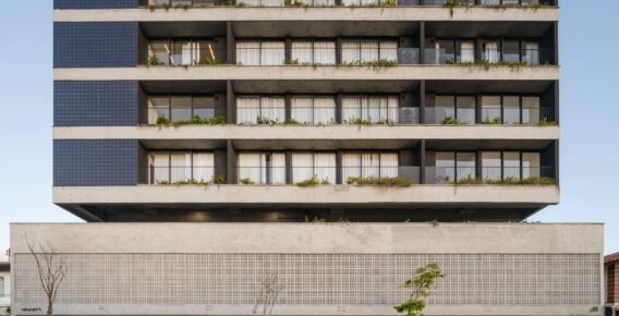 Edifício em Balneário Camboriú recebe indicação ao Prêmio Obra do Ano 2026 do ArchDaily