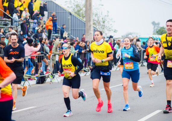 Uêvo amplia atuação no segmento wellness com participação na New Balance 42K Porto Alegre 2026   