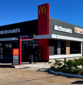 Arcos Dorados lança canal para receber propostas de terrenos para novos restaurantes McDonald’s