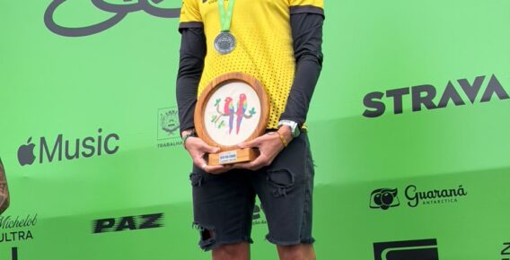Uêvo conquista o lugar mais alto do pódio em competição nacional com Fernando Maia