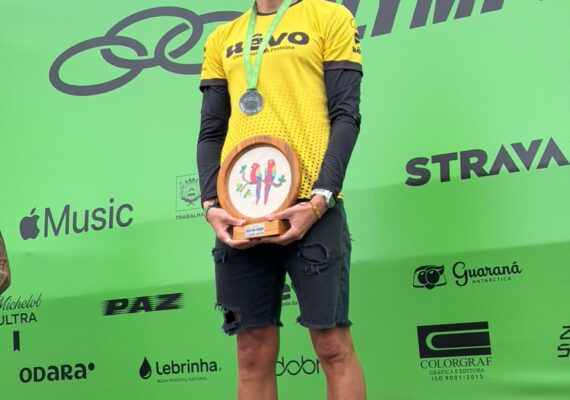Uêvo conquista o lugar mais alto do pódio em competição nacional com Fernando Maia